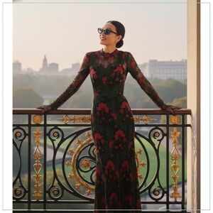 $8150 Oscar de la Renta 2024-25 Marbled Carnation Guipure Lace Runway Gown